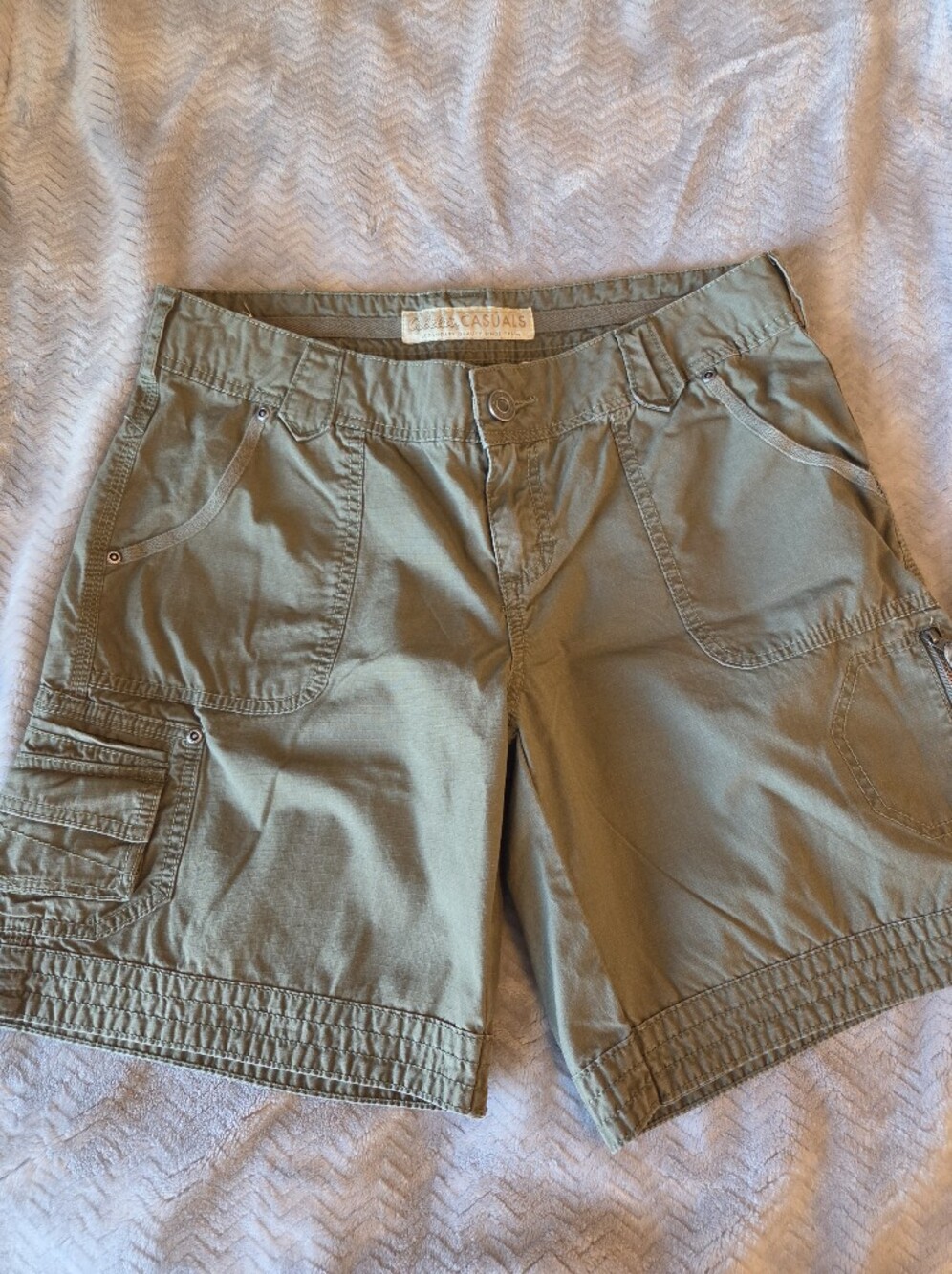 Cabela's Olive Green Casual Cargo Shorts w/ Utility Detail